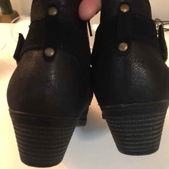 Nearly new Sketchers memory foam ankle boots with suede and buckle detail - Picture 11 of 11